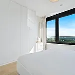 Luxurious Retreat Balcony & Pool Access *