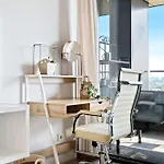 Appartement Luxurious Retreat Balcony & Pool Access
