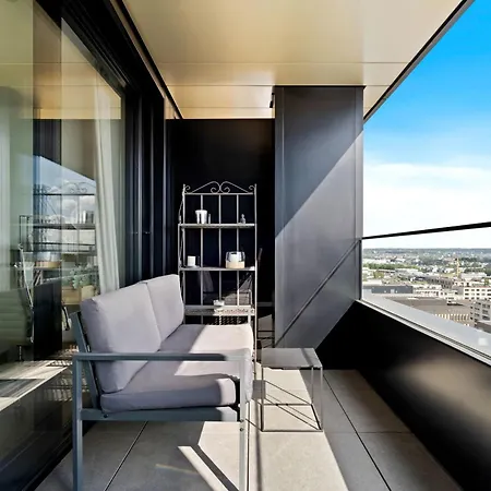 Luxurious Retreat Balcony & Pool Access