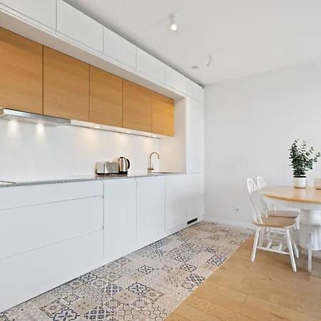 Luxurious Retreat Balcony & Pool Access * Luxembourg