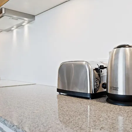 Luxurious Retreat Balcony & Pool Access Apartman