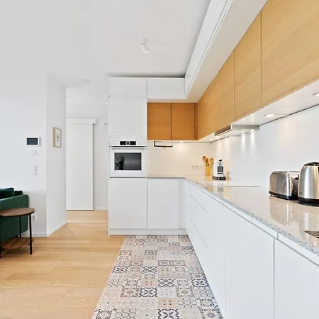 Luxurious Retreat Balcony & Pool Access Luxemburg