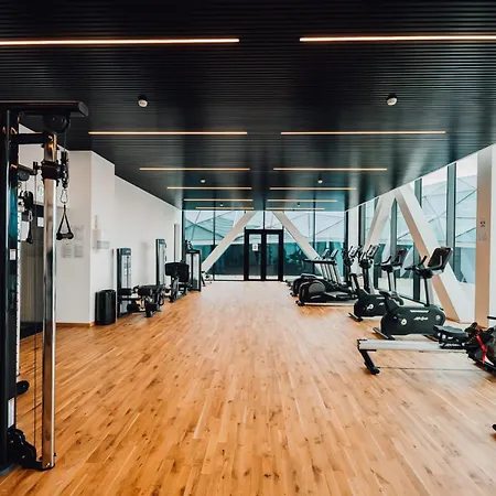 Luxurious Retreat Balcony & Pool Access לוקסמבורג