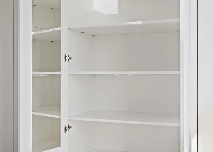 Luxurious Retreat Balcony & Pool Access *