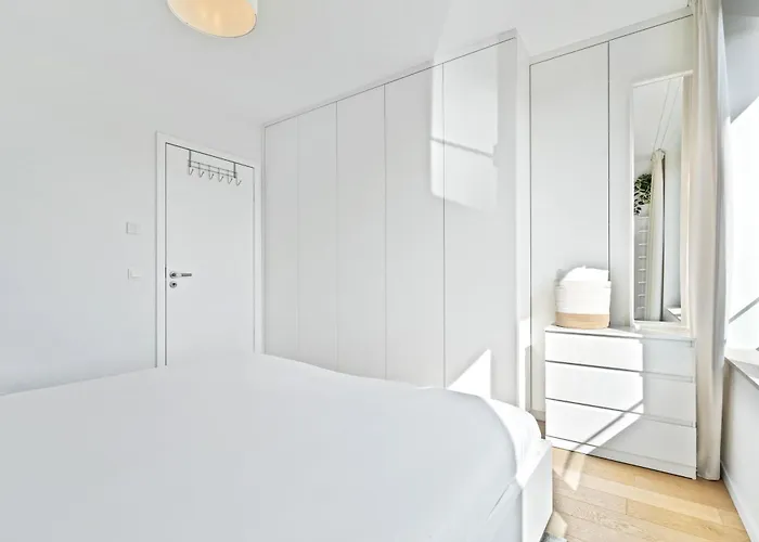 Luxurious Retreat Balcony & Pool Access * Luxembourg