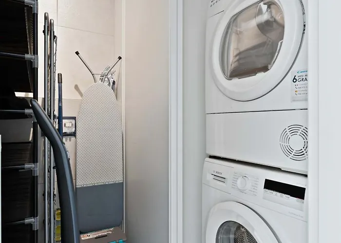 Luxurious Retreat Balcony & Pool Access Apartamento *