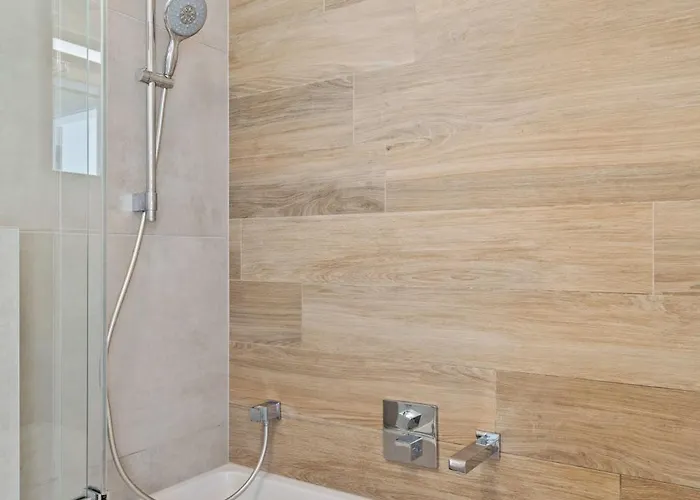 Luxurious Retreat Balcony & Pool Access Apartamento *