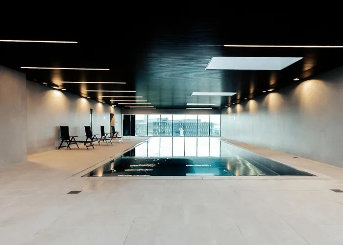 Appartement Luxurious Retreat Balcony & Pool Access *