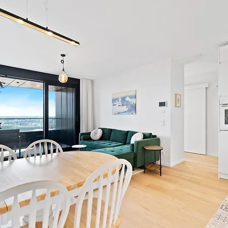 Luxurious Retreat Balcony & Pool Access * 룩셈부르크
