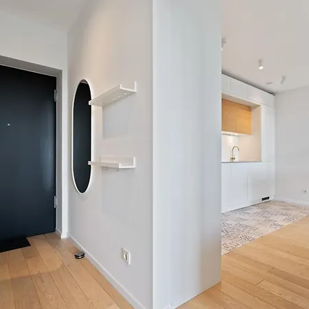 Апартаменты Luxurious Retreat Balcony & Pool Access Люксембург